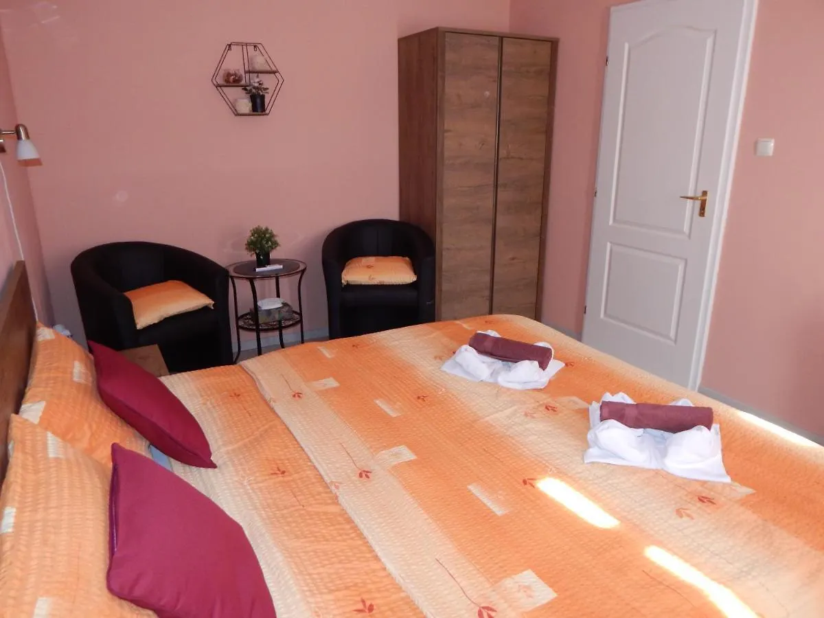 Voelgy Apartman Eger Apartamento