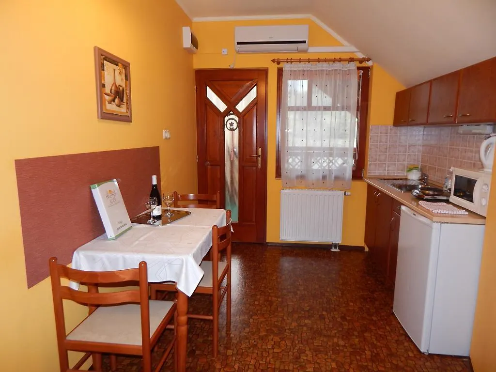 Apartamento Voelgy Apartman Eger Hungria